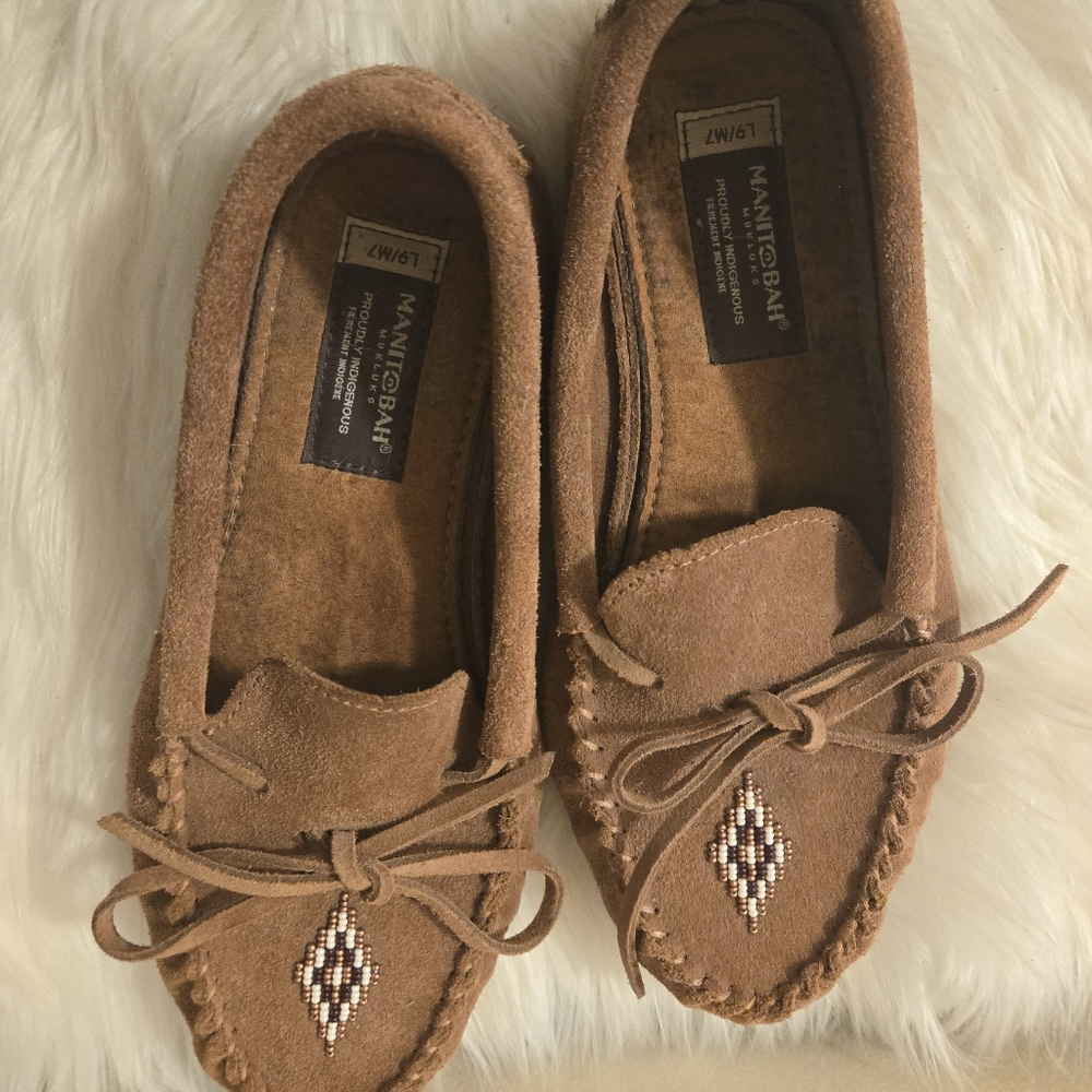 Brown Suede Unisex Manitobah Mukluks Size Ladies9- Men 7 Proudly Indigenous
